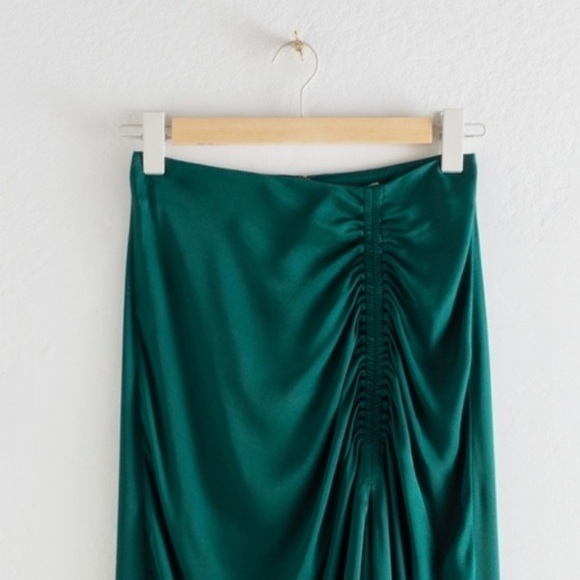 & Other Stories green gathered satin midi skirt - Picture 4 of 11